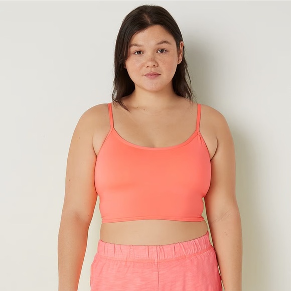 PINK Victoria's Secret Other - PINK Victoria’s Secret Ultimate Lightly Lined Twist Back Sports Bra